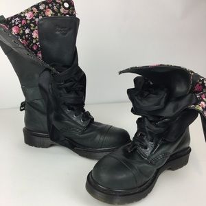 Dr. Martens triumph boots